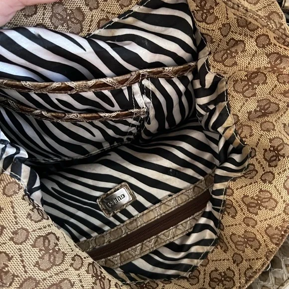 🩵Vintage Y2K GUESS Hobo Bag with Faux Leather Straps | G Logo Clasp Rhinestones - Picture 14 of 16